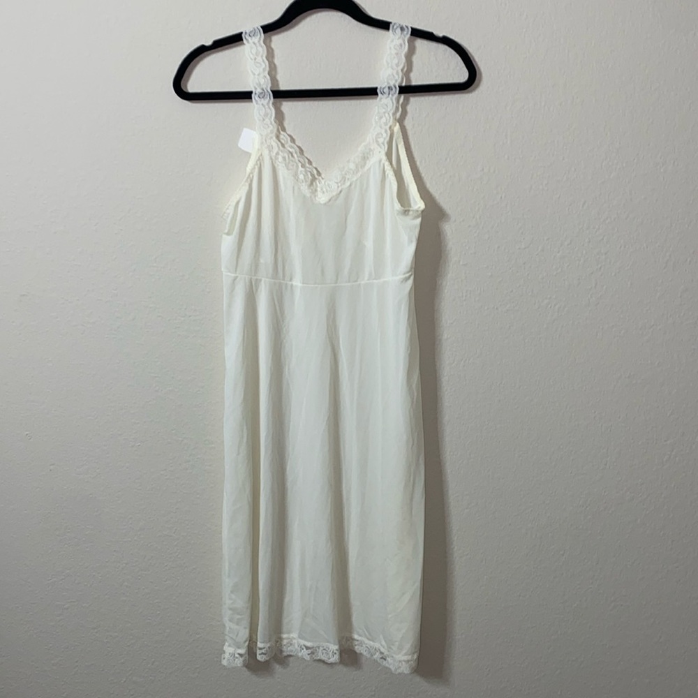 🌵NWT Vintage Elegant Lace-Trimmed IvoryNightgown! - Picture 9 of 9